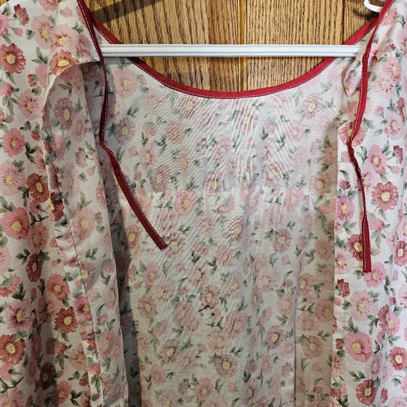Floral smock or apron - Picture 4 of 7